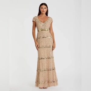 MAC DUGGAL
Cap Sleeve Sweetheart Neckline Beaded Sequin
Column Gown Size 6